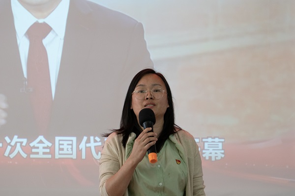 10教工一支部书记胡桂英老师发言_proc.jpg