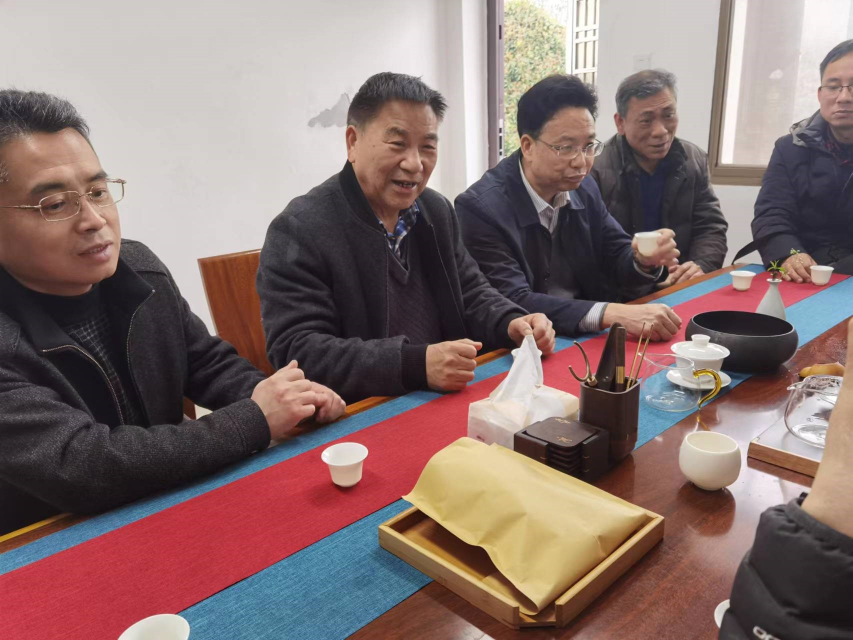与茶企、茶叶科技人员座谈.jpg